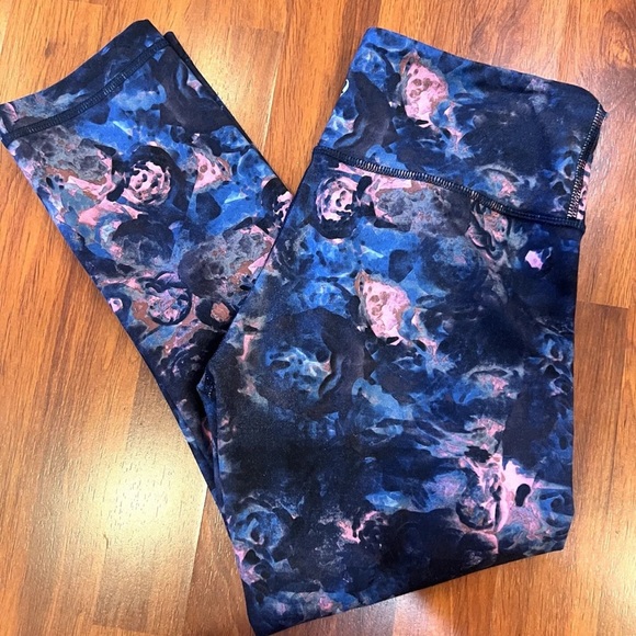 LULULEMON CROPPED MIDRISE WUNDER UNDER LEFGINGS..! Size 8 - Picture 3 of 6